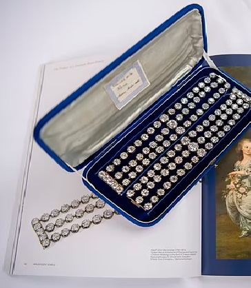 حراج 6 میلیون پوندی دستبندهای ماری آنتوانت (عکس) حراج 6 میلیون پوندی دستبندهای ماری آنتوانت (عکس)