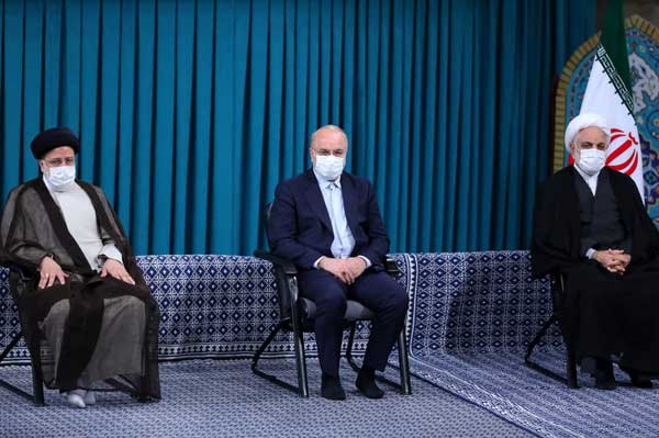 دیدار میهمانان کنفرانس وحدت اسلامى و جمعی از مسئولان نظام با رهبر انقلاب (+عکس) دیدار میهمانان کنفرانس وحدت اسلامى و جمعی از مسئولان نظام با رهبر انقلاب (+عکس)