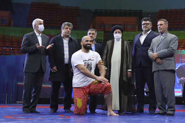 دولت از ورزش پهلوانی، قهرمانی و همگانی حمایت می‌کند