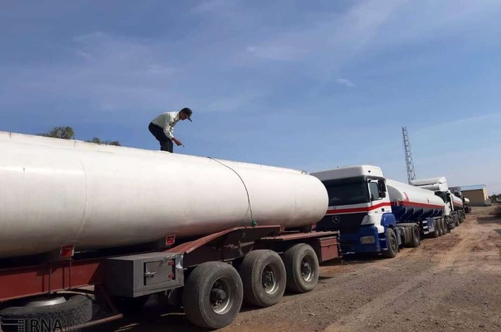 فرمانده انتظامی شهرستان نرماشیر از توقیف یک دستگاه تریلرحمل سوخت و کشف 30 هزار ليتر گازوئیل قاچاق در عملیات پلیس این شهرستان خبر داد.