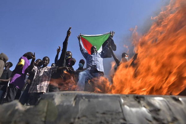 رای گیری در قرنطینه / بزرگ ترین ارکستر جهان (گزارش تصویری) رای گیری در قرنطینه / بزرگ ترین ارکستر جهان (گزارش تصویری)