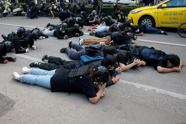 عنکبوتی که انگشت انسان را سوراخ می کند / سیل خانه ها را زیر آب برد (گزارش تصویری) عنکبوتی که انگشت انسان را سوراخ می کند / سیل خانه ها را زیر آب برد (گزارش تصویری)