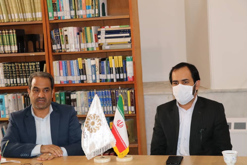 به دنبال افزایش سرانه مطالعه خانواده های حاشیه شهر با استفاده از ظرفیت کتاب هستیم