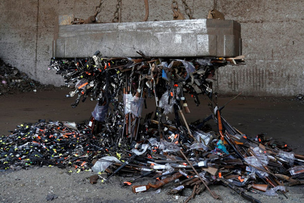 انهدام 40 هزار اسلحه / اسب های میلیون دلاری (گزارش تصویری)