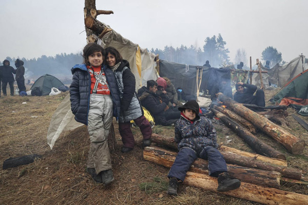 18 هزار نفر در کانادا گیر افتادند / سرما، بلای جان این کودکان بیگناه (گزارش تصویری)