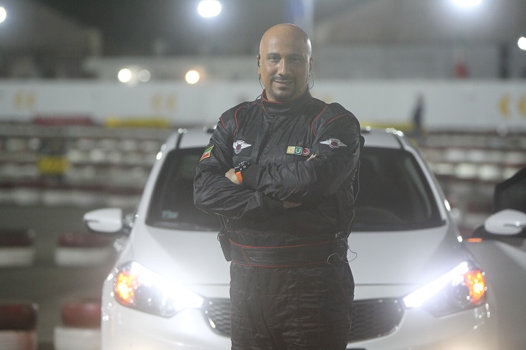 آرامش در خیابان، هیجان در پیست