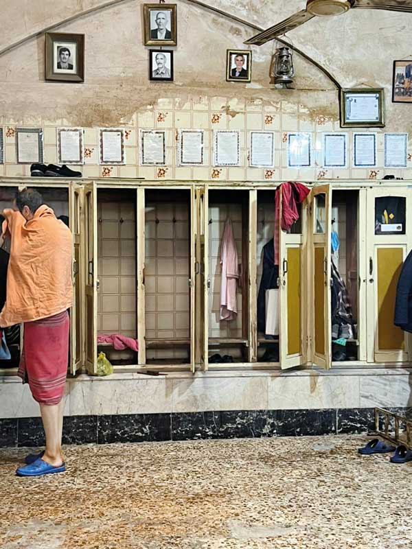 ملاقات با شاه طهماسب در حمام قبله (گزارش تصویری) ملاقات با شاه طهماسب در حمام قبله (گزارش تصویری)