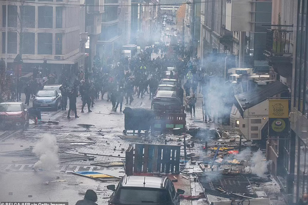 خشونت در اروپا به اوج رسید (تصاویر)