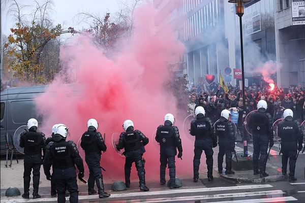 خشونت در اروپا به اوج رسید (تصاویر)