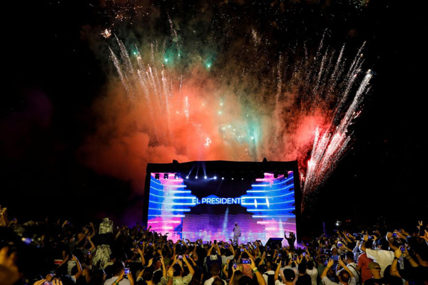 رژه مرگ / فیل در جاده (گزارش تصویری) رژه مرگ / فیل در جاده (گزارش تصویری)