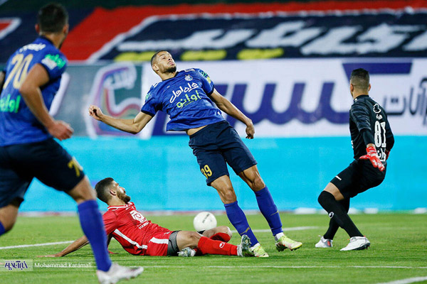 فریم به فریم با جنجالی ترین صحنه دربی 97 (تصاویر)