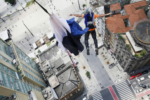 آثار فوران هولناک «سمرو» / اسکی بابانوئل ها (گزارش تصویری) آثار فوران هولناک «سمرو» / اسکی بابانوئل ها (گزارش تصویری)