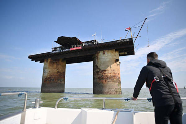 آثار فوران هولناک «سمرو» / اسکی بابانوئل ها (گزارش تصویری) آثار فوران هولناک «سمرو» / اسکی بابانوئل ها (گزارش تصویری)