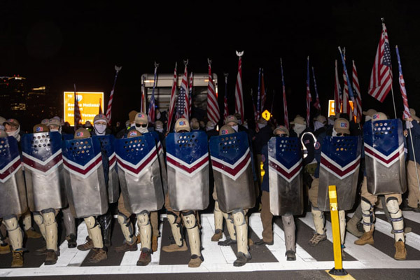 آثار فوران هولناک «سمرو» / اسکی بابانوئل ها (گزارش تصویری) آثار فوران هولناک «سمرو» / اسکی بابانوئل ها (گزارش تصویری)