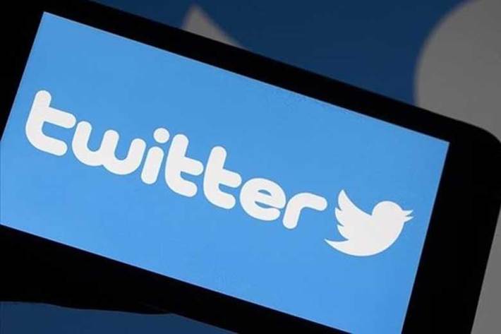 توئیتر برای اعمال سیاست جدید خود به منظور ممنوع کردن انتشار بدون رضایت عکس های خصوصی دیگر افراد دچار اشتباه شد و این امر منجر باعث حذف حساب ۱۲ روزنامه نگار و فعال اجتماعی شد.