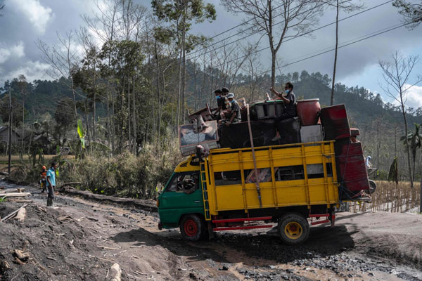 تعلیق لایحه جنجالی در هند / گردباد بر فراز شهر ابدی‌(گزارش تصویری)