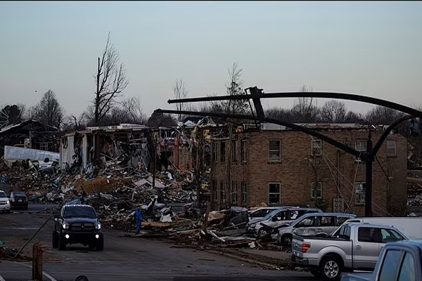 طولانی ترین طوفان تاریخ آمریکا جان 100 نفر را گرفت (گزارش تصویری) طولانی ترین طوفان تاریخ آمریکا جان 100 نفر را گرفت (گزارش تصویری)