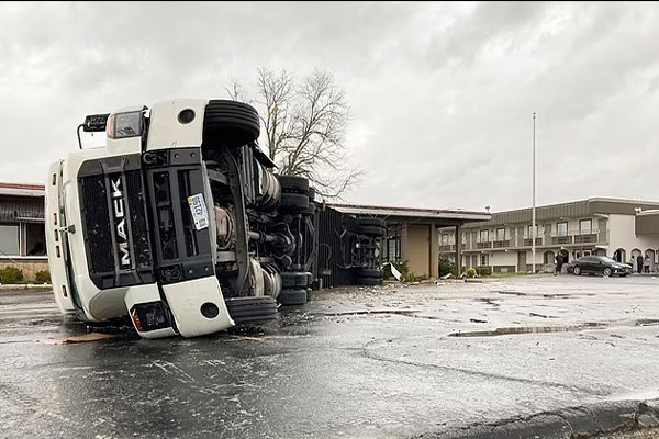 طولانی ترین طوفان تاریخ آمریکا جان 100 نفر را گرفت (گزارش تصویری) طولانی ترین طوفان تاریخ آمریکا جان 100 نفر را گرفت (گزارش تصویری)
