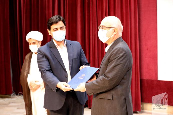 آیین تکریم رئیس سابق و معارفه سرپرست جدید دانشگاه صنعتی شاهرود برگزار شد.