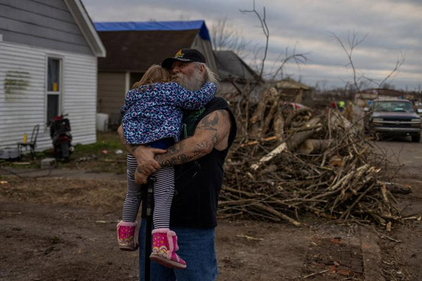 جنجال مرگ همسر یک دیکتاتور / چهره وحشت زده کودک مهاجر (گزارش تصویری) جنجال مرگ همسر یک دیکتاتور / چهره وحشت زده کودک مهاجر (گزارش تصویری)