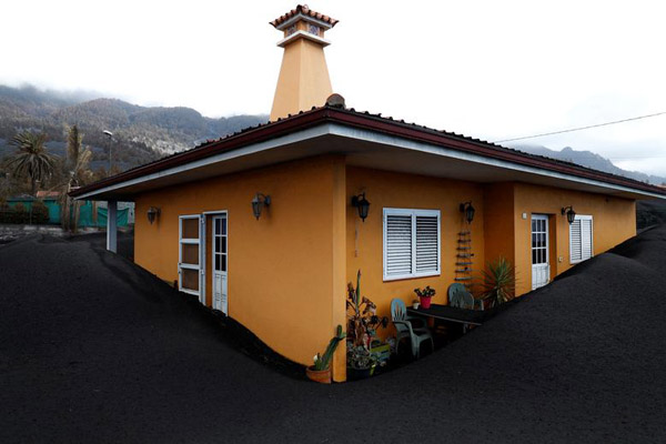 جنجال مرگ همسر یک دیکتاتور / چهره وحشت زده کودک مهاجر (گزارش تصویری) جنجال مرگ همسر یک دیکتاتور / چهره وحشت زده کودک مهاجر (گزارش تصویری)