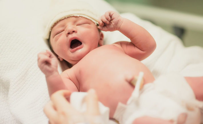 ۶۰ ثانیه انتظار قبل از بریدن بند ناف می‌تواند در حفظ جان نوزادان مؤثر باشد