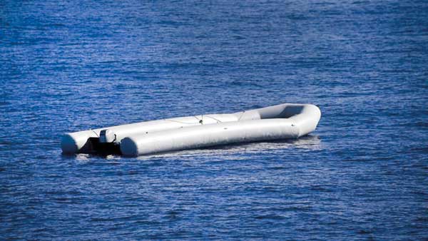 قایق مرگ در آب های سرد (+عکس) قایق مرگ در آب های سرد (+عکس)