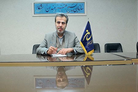هنرمند انقلابی سیاستزده نیست