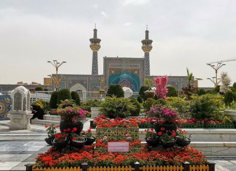 محل شهادت شهید حادثه تروریستی حرم مطهر رضوی گل آرایی شد +عکس