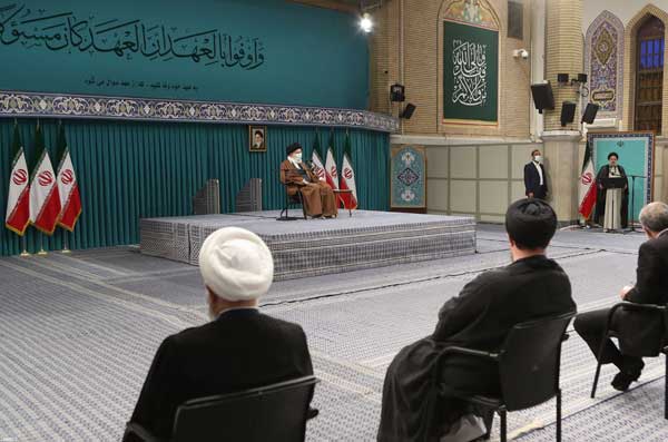 دیدار مسئولان نظام با رهبر انقلاب (+عکس) دیدار مسئولان نظام با رهبر انقلاب (+عکس)