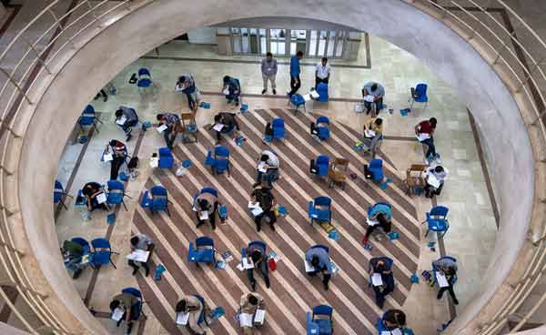 تقلب با سرعت 5G | تقلب بدون اینترنت | حیثیت کنکور زیر سوال تقلب با سرعت 5G | تقلب بدون اینترنت | حیثیت کنکور زیر سوال