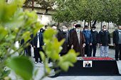 ببینید | اقامه نماز رهبر انقلاب بر پیکر دکتر عباس شیبانی
