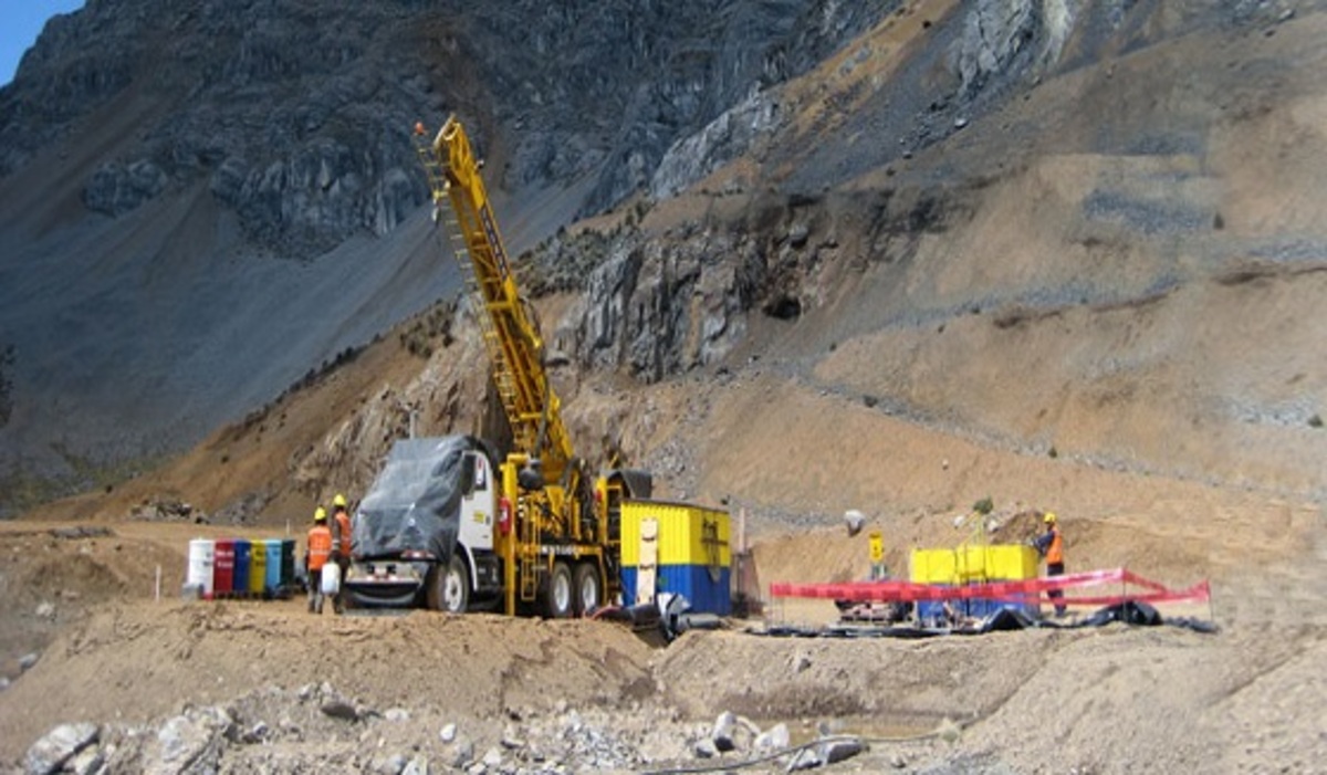مدیرکل صنعت، معدن و تجارت استان زنجان گفت: ذخیره قطعی معادن فلزی استان ۳۷ میلیون و ۵۰۰ هزار تن است.