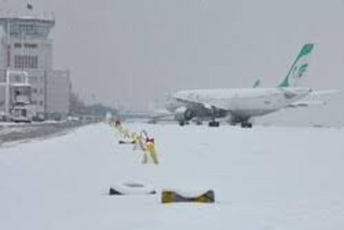 لغو همه پروازهای ورودی و خروجی مشهد به علت بارش برف