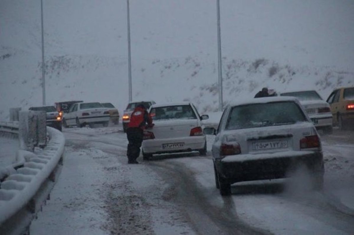 امدادرسانی به ۸۱ مسافر گرفتار در برف و کولاک زنجان