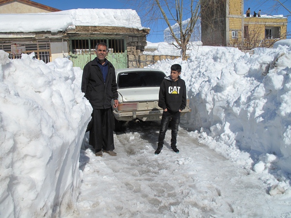 غافلگیری مسئولان و مدیران ارشد اجرائی از بارش سنگین برف 2 متری در شهرستان کوهرنگ و دیگر مناطق برف گیر و سردسیر زمستانی غافلگیری مسئولان و مدیران ارشد اجرائی از بارش سنگین برف 2 متری در شهرستان کوهرنگ و دیگر مناطق برف گیر و سردسیر زمستانی