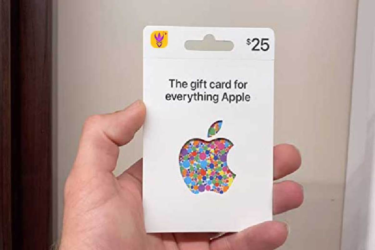 کاربران گوشی های آیفون می توانند با تهیه گیفت کارت اپل استور تمام محتوای دیجیتال مورد نیاز خود را از اپل استور خریداری کنند، برای آشنایی با این گیفت کارت خواندن این مقاله را پیشنهاد می کنیم.