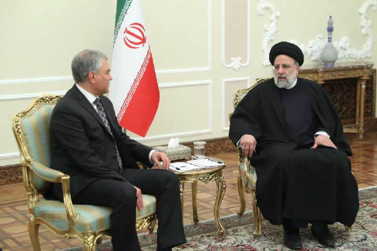 رئیس جمهور با بیان اینکه ایران اجرای کامل توافقات با روسیه را دنبال می‌کند، گفت: ظرفیت‌های دو طرف می‌تواند مکمل یکدیگر باشد و بهره‌گیری از آنها علاوه بر تامین منافع دو کشور، می‌تواند منافع منطقه‌ای نیز ایجاد کند.
