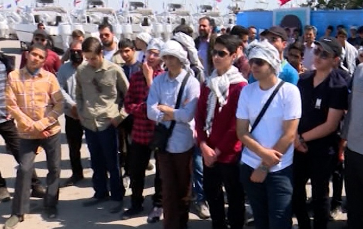 اردوی راهیان نور پیشرفت برای دانش آموزان مدارس استعداد‌های درخشان کشور در بندرعباس برگزار شد.