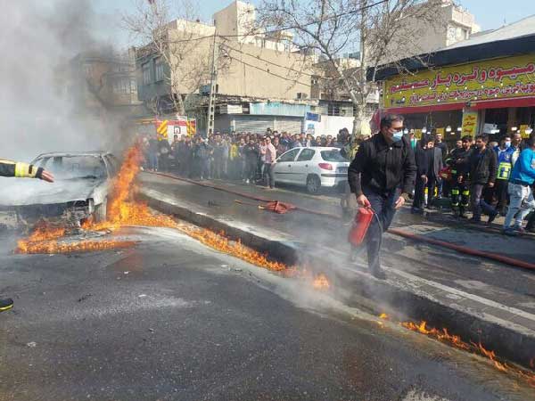 عکس | آتش سوزی یک مغازه با دهها سیلندر گاز در تهران عکس | آتش سوزی یک مغازه با دهها سیلندر گاز در تهران