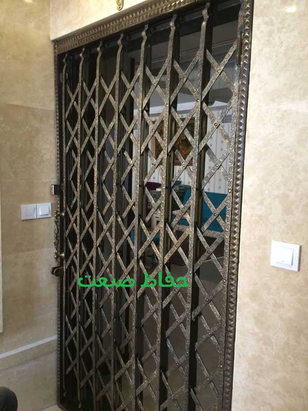 حفاظ درب منزل