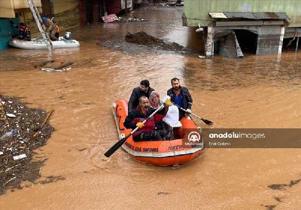 عکس | تلفات سیل در ترکیه به ۱۳ نفر رسید عکس | تلفات سیل در ترکیه به ۱۳ نفر رسید