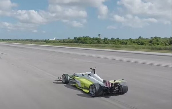 خودروی رباتیک رکورد سرعت جهان را شکست +عکس خودروی رباتیک رکورد سرعت جهان را شکست +عکس