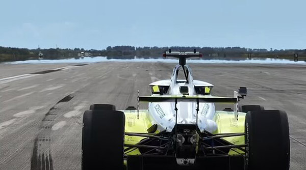 خودروی رباتیک رکورد سرعت جهان را شکست +عکس خودروی رباتیک رکورد سرعت جهان را شکست +عکس