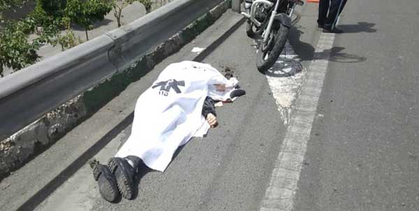 واژگونی مرگبار موتورسیکلت در اتوبان همت + عکس