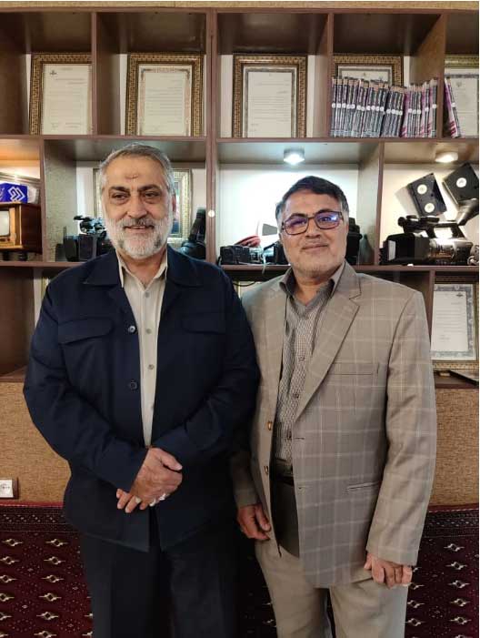 حضور سخنگوی ارشد نیروهای مسلح در دفتر برنامه «از آسمان» شبکه دو حضور سخنگوی ارشد نیروهای مسلح در دفتر برنامه «از آسمان» شبکه دو