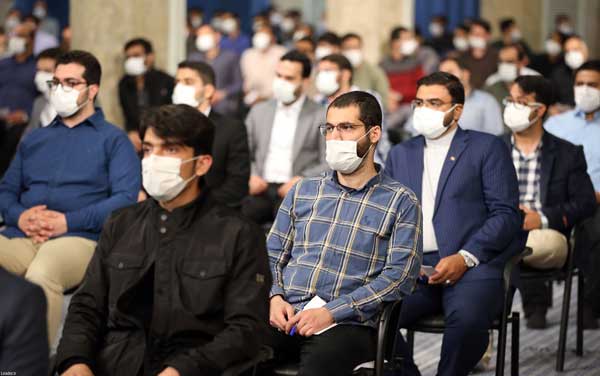 دیدار جمعی از دانشجویان با رهبر انقلاب +عکس