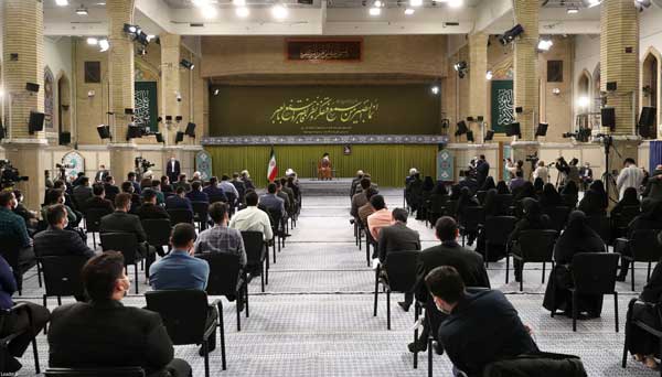 دیدار جمعی از دانشجویان با رهبر انقلاب +عکس