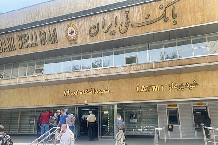 تحقیقات کارآگاهان پلیس آگاهی تهران، جزئیات تازه‌ای را از دستبرد سارقان به صندوق امانات بانک ملی شعبه دانشگاه فاش کرد.