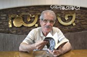 گزارش تصویری | نویسنده کتاب ویلن زن روی پل در روزنامه جام جم